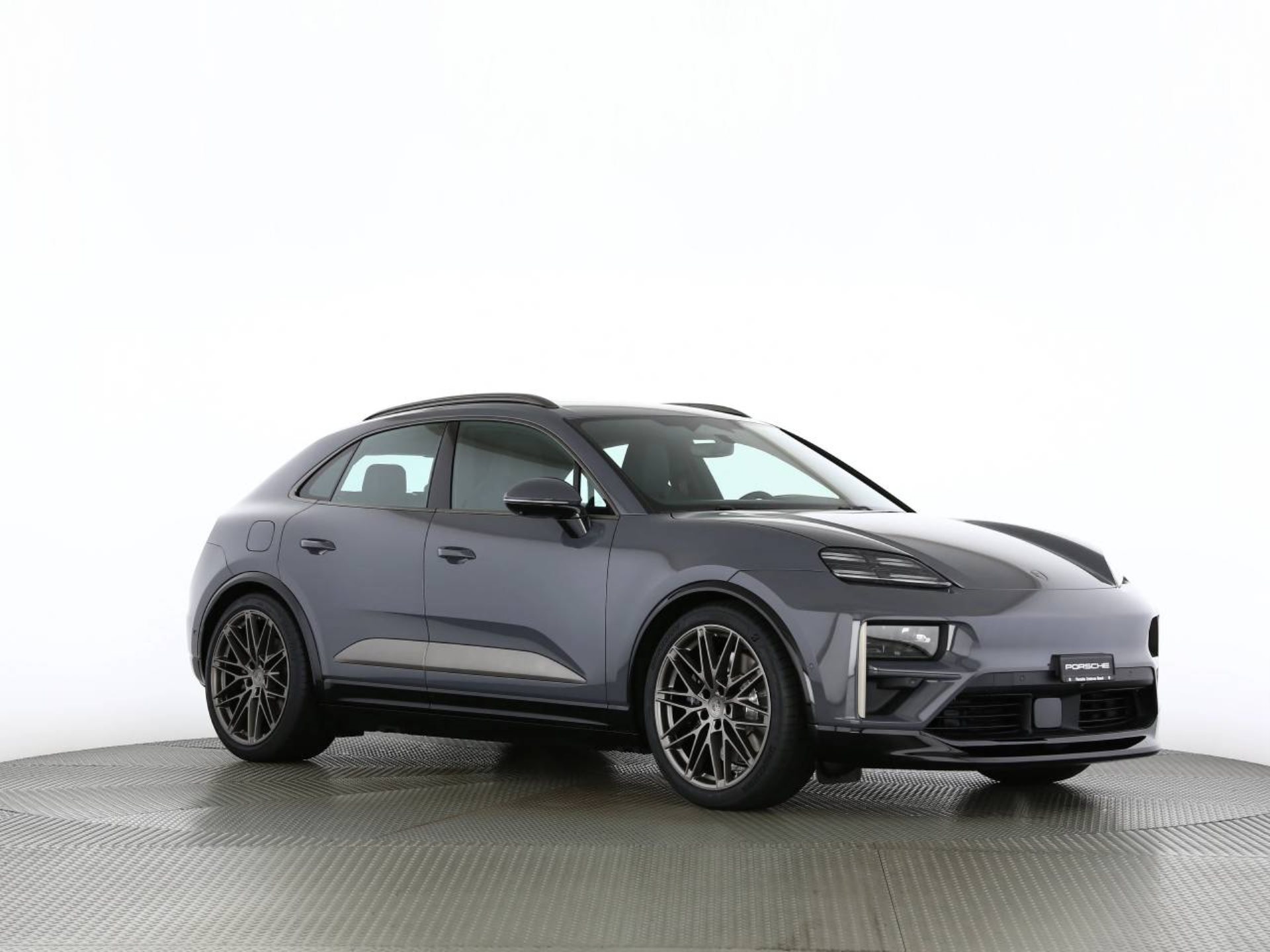 PORSCHE Macan Turbo-image-26
