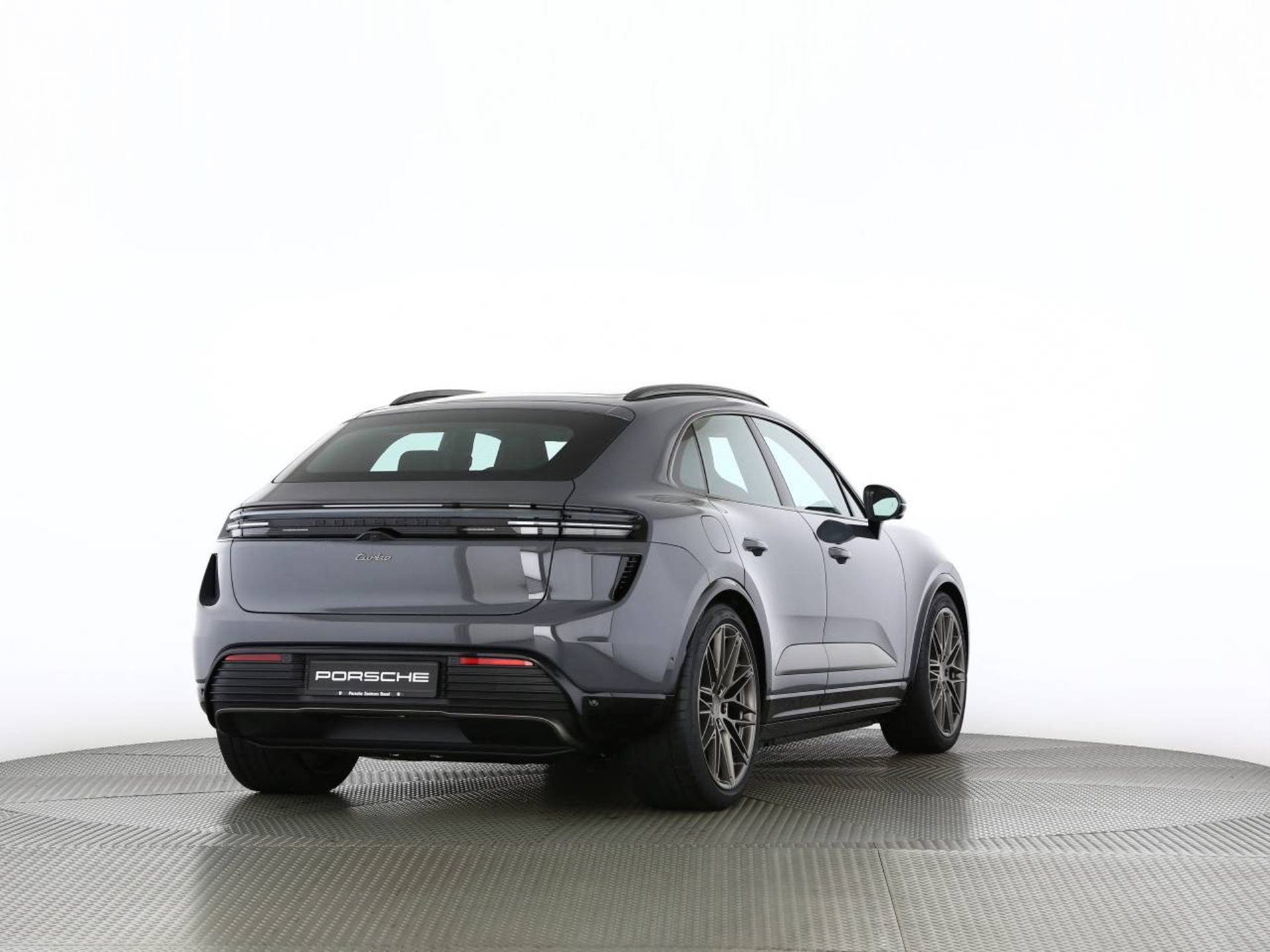 PORSCHE Macan Turbo-image-18