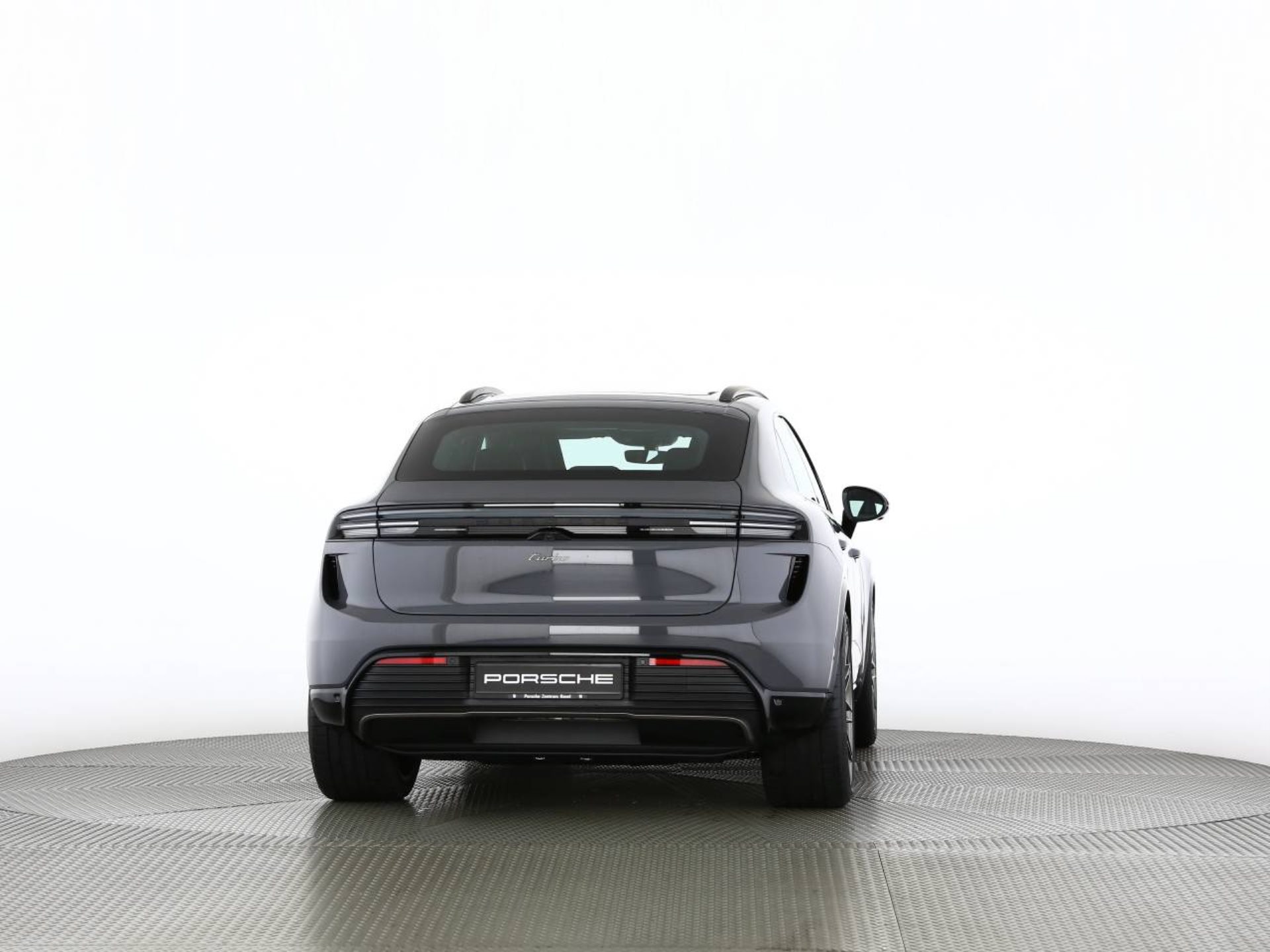 PORSCHE Macan Turbo-image-17