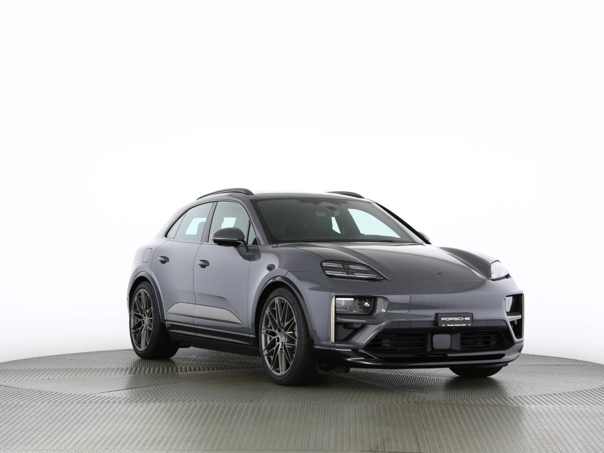 PORSCHE Macan Turbo-image-27