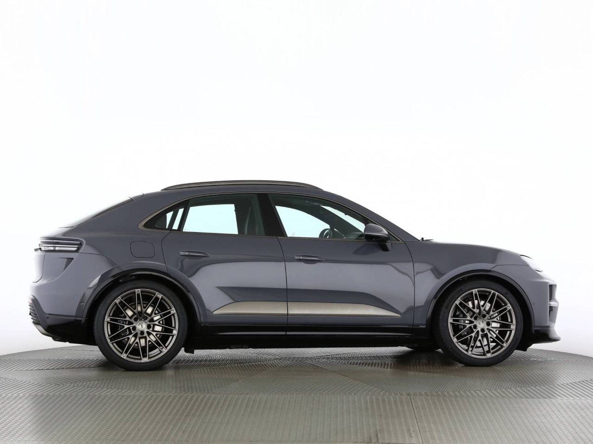 PORSCHE Macan Turbo-image-22