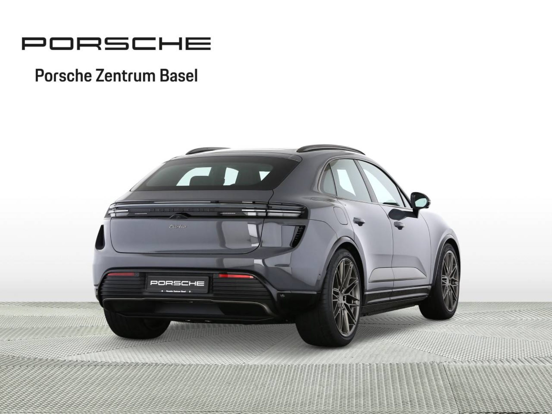 PORSCHE Macan Turbo-showroom-element-2