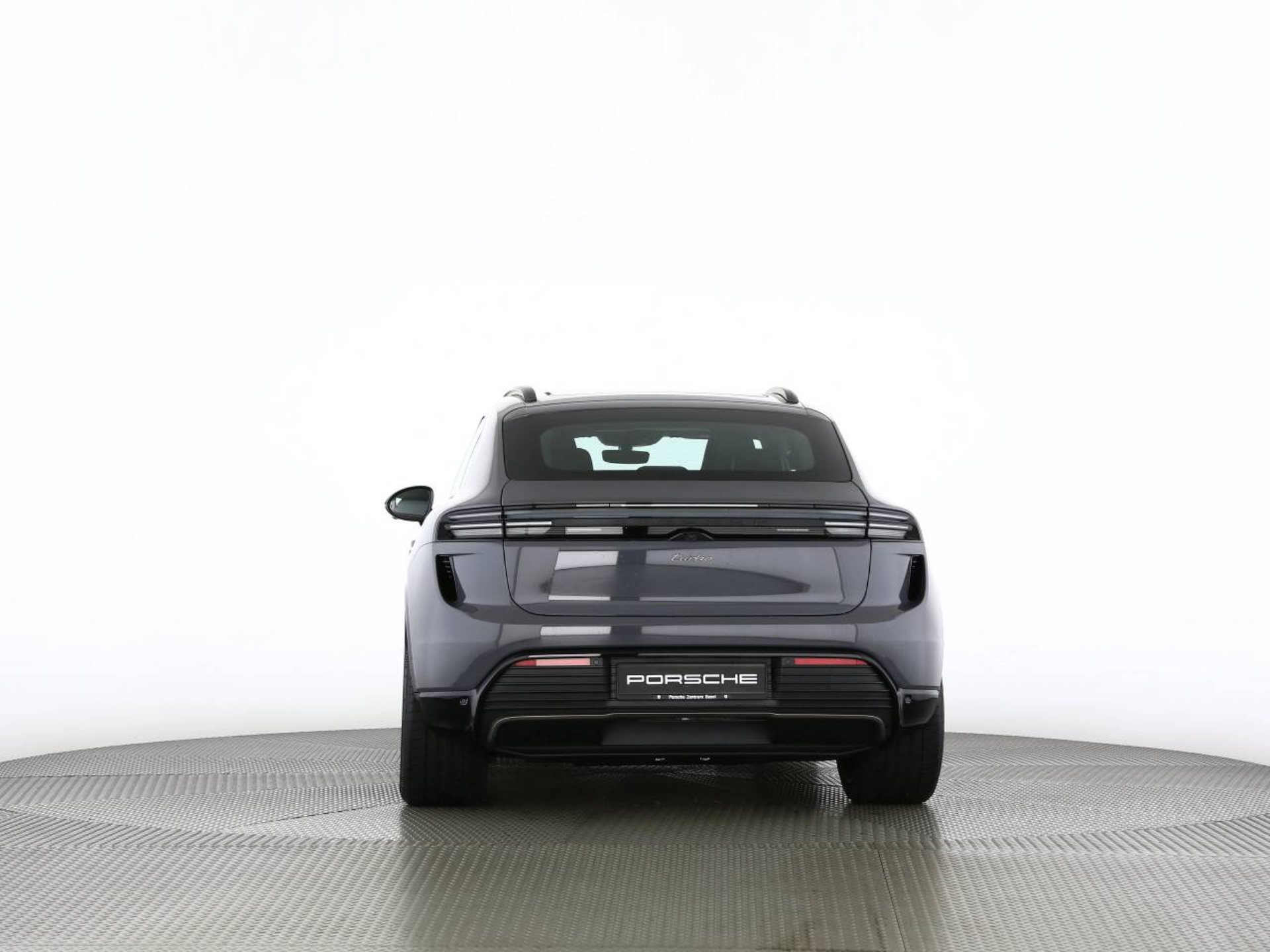 PORSCHE Macan Turbo-image-16