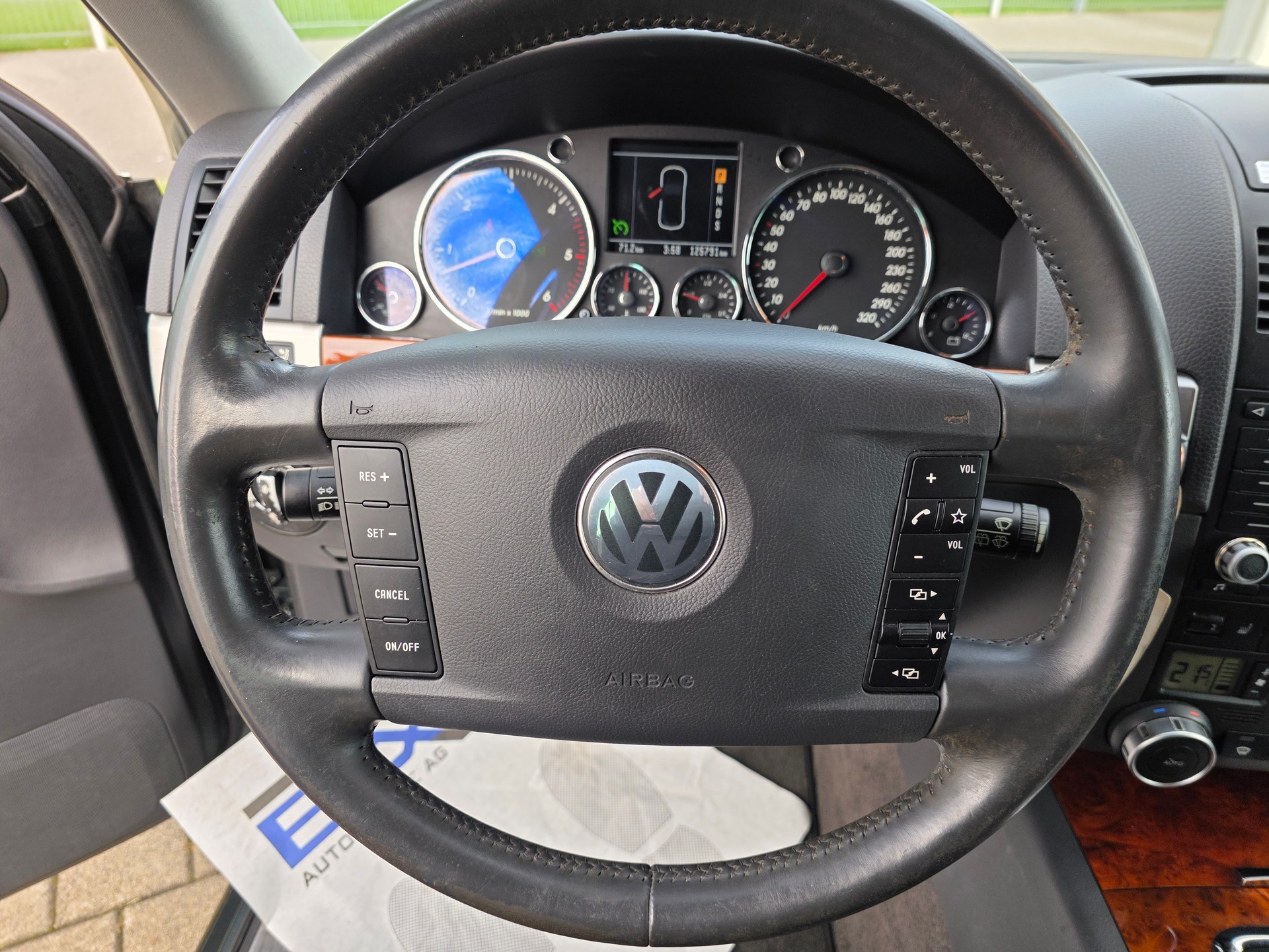 VW Touareg 5.0 TDI V10 Automatic-image-12