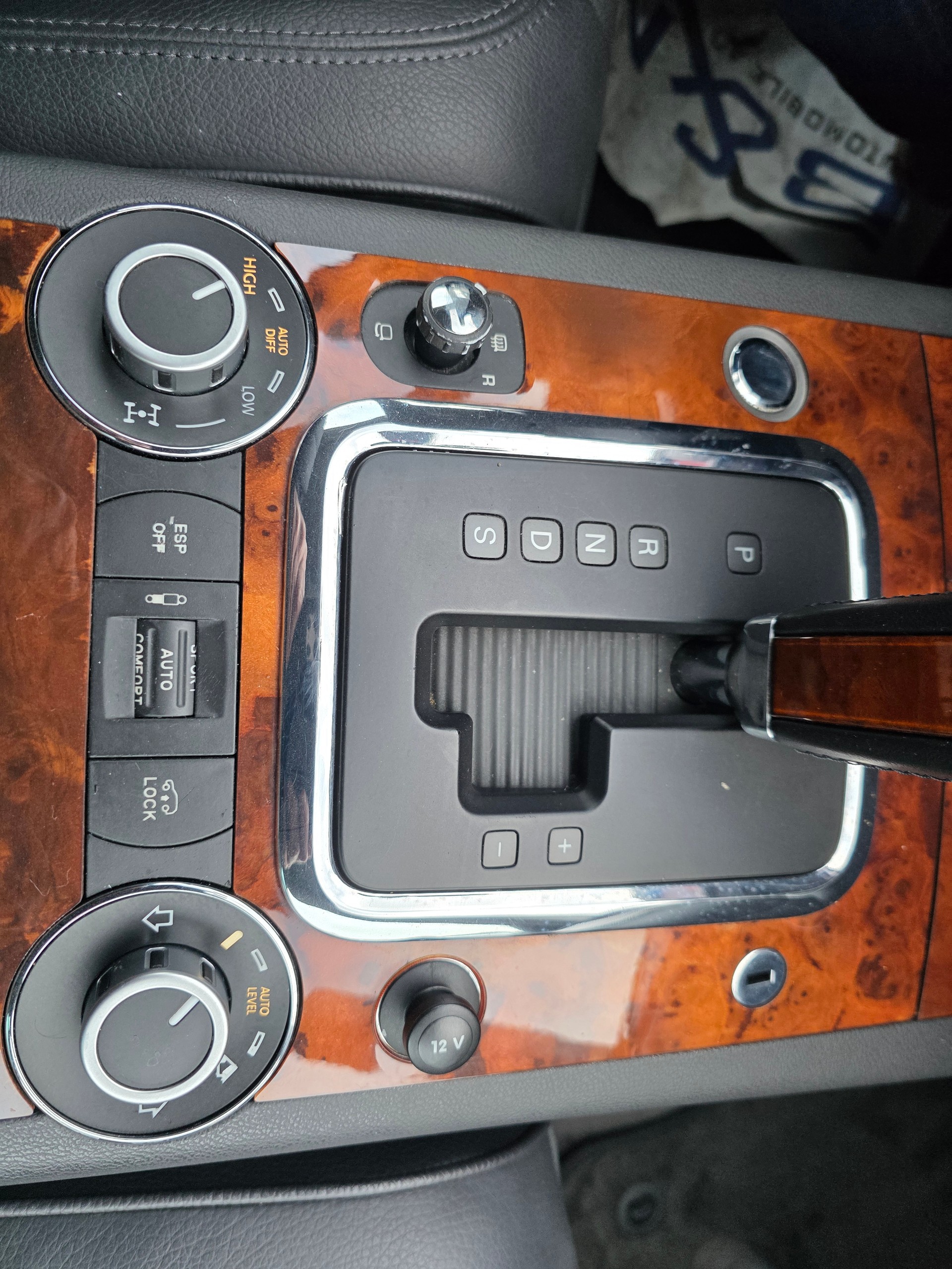 VW Touareg 5.0 TDI V10 Automatic-image-16