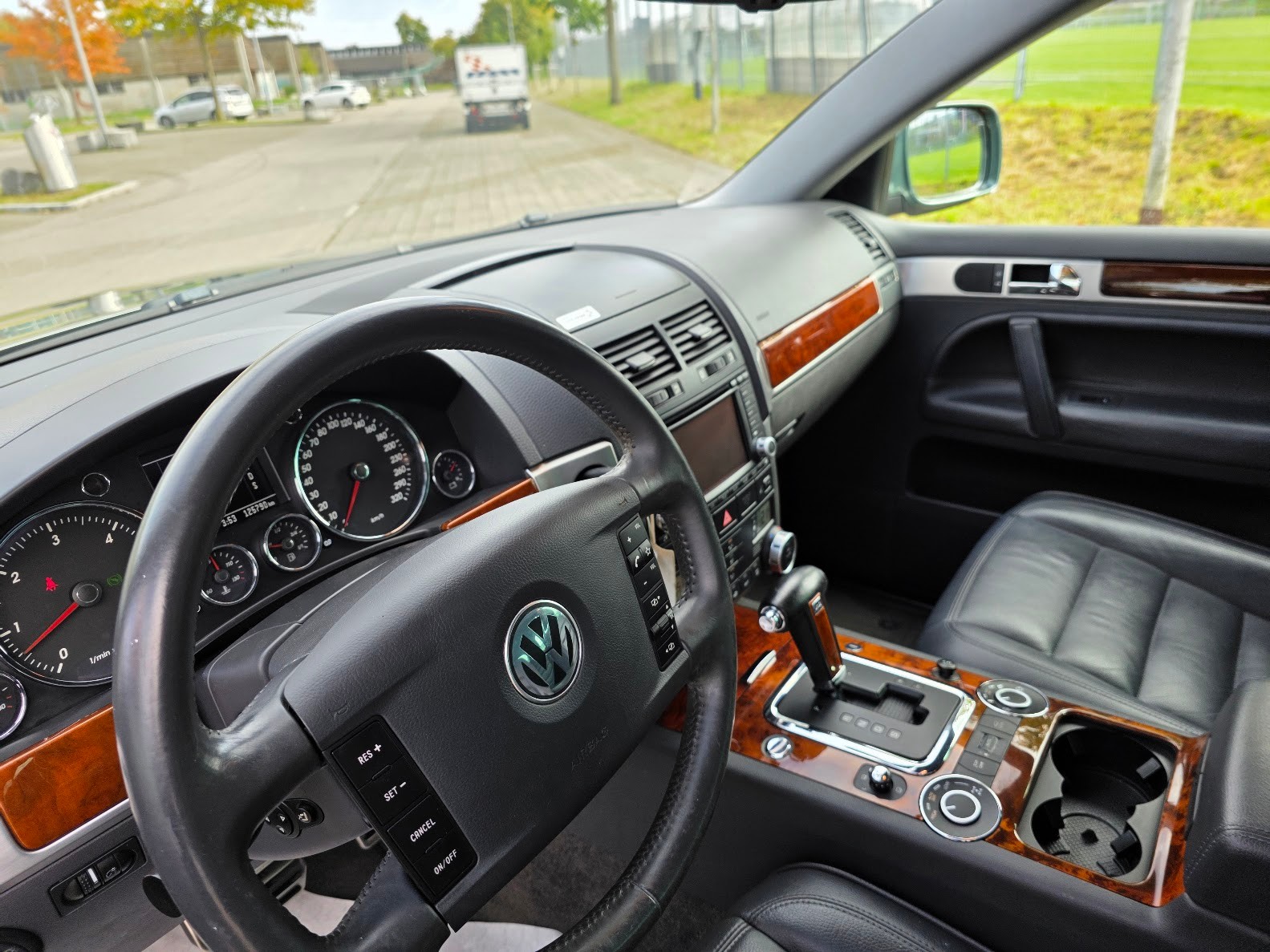 VW Touareg 5.0 TDI V10 Automatic-image-8