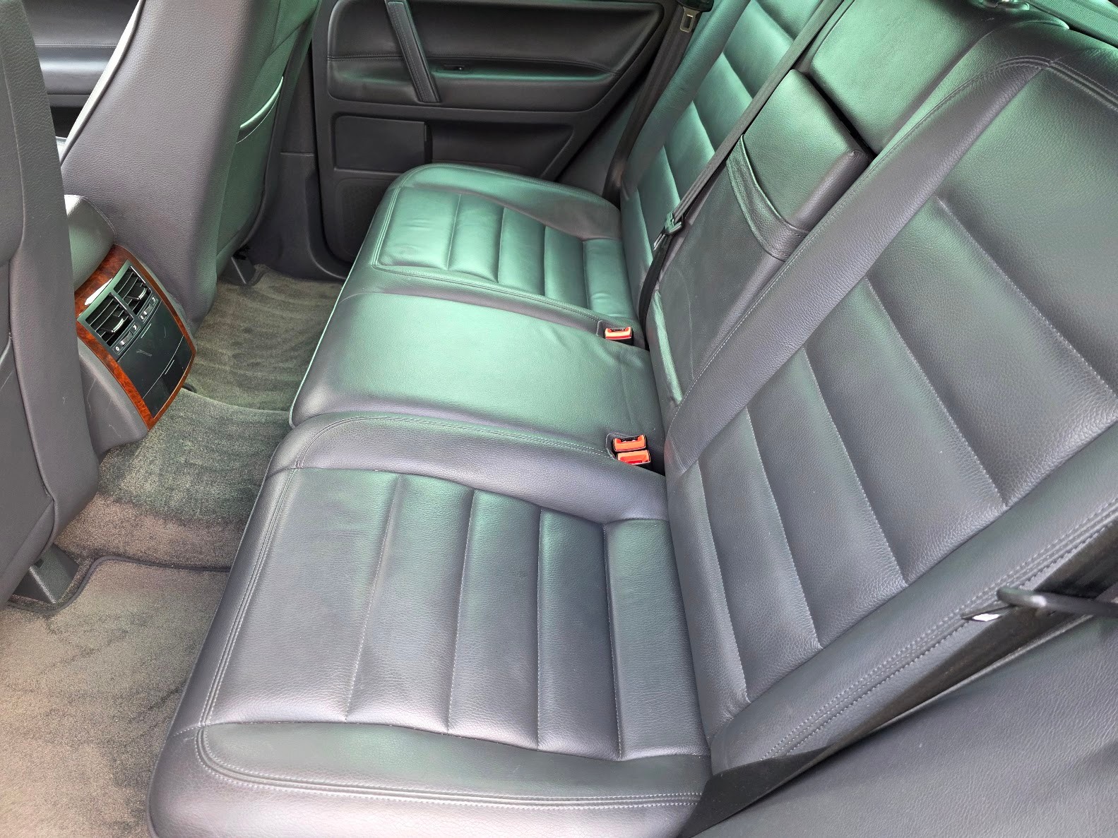 VW Touareg 5.0 TDI V10 Automatic-image-9