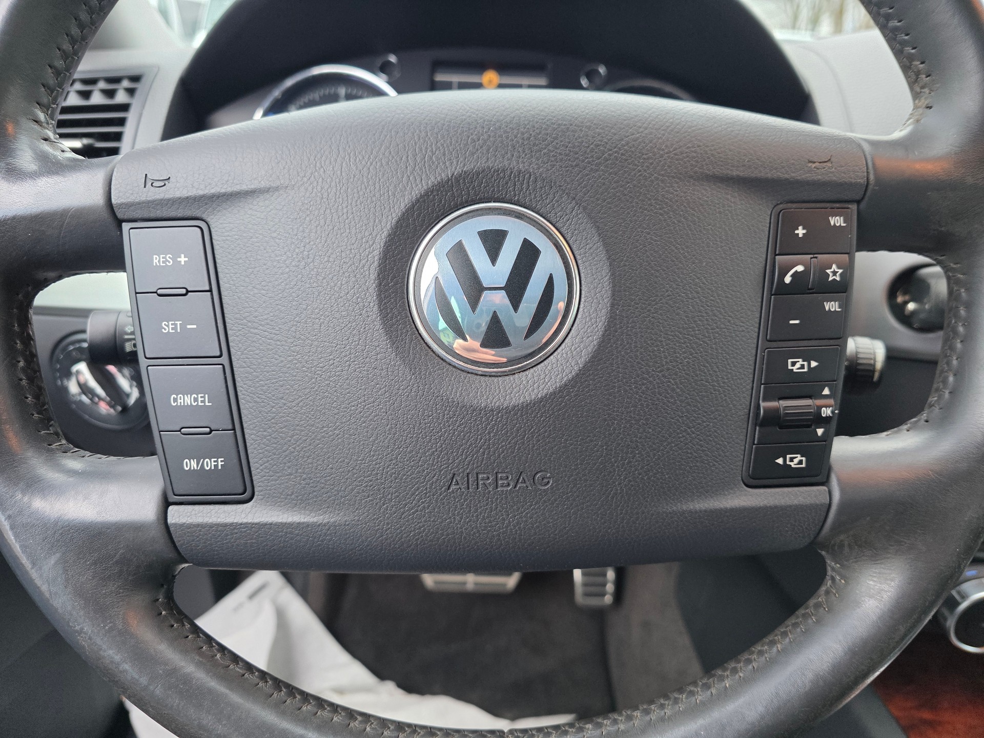VW Touareg 5.0 TDI V10 Automatic-image-18