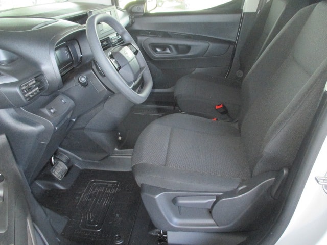 TOYOTA Proace City Van EV 50 kWh Active Medium-image-5