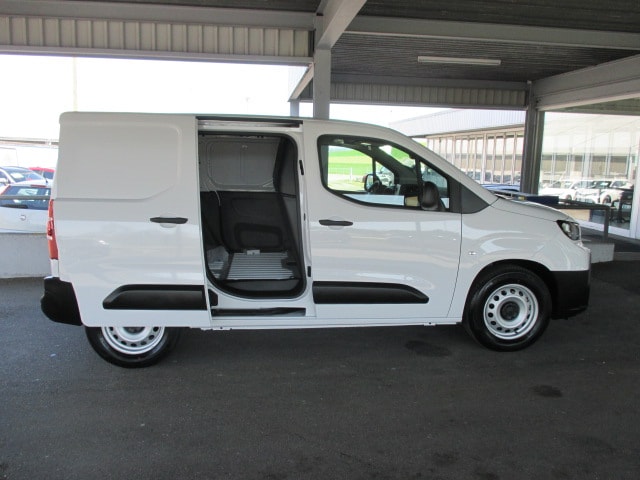 TOYOTA Proace City Van EV 50 kWh Active Medium-image-2