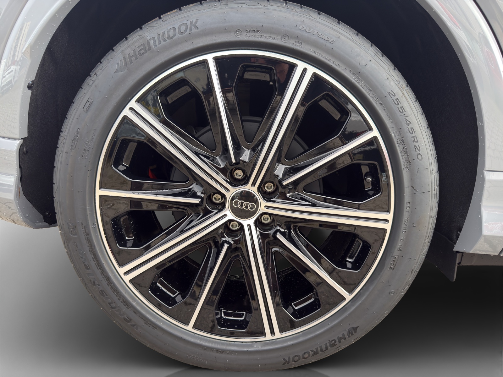 AUDI Q4 Sportback e-tron 45 Edition Swiss Ski quattro-image-2