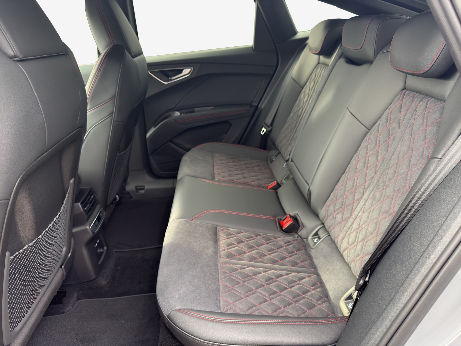 AUDI Q4 Sportback e-tron 45 Edition Swiss Ski quattro-image-13