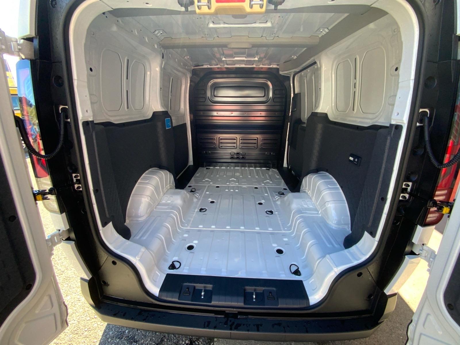 KIA PV5 Cargo 71.2 kWh Plus-image-6