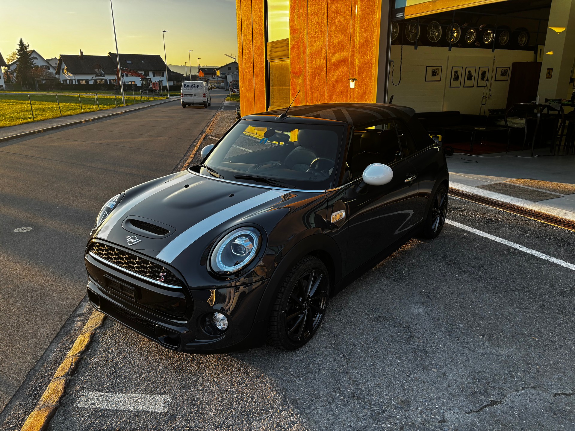 MINI Cooper S Cabriolet-image-13