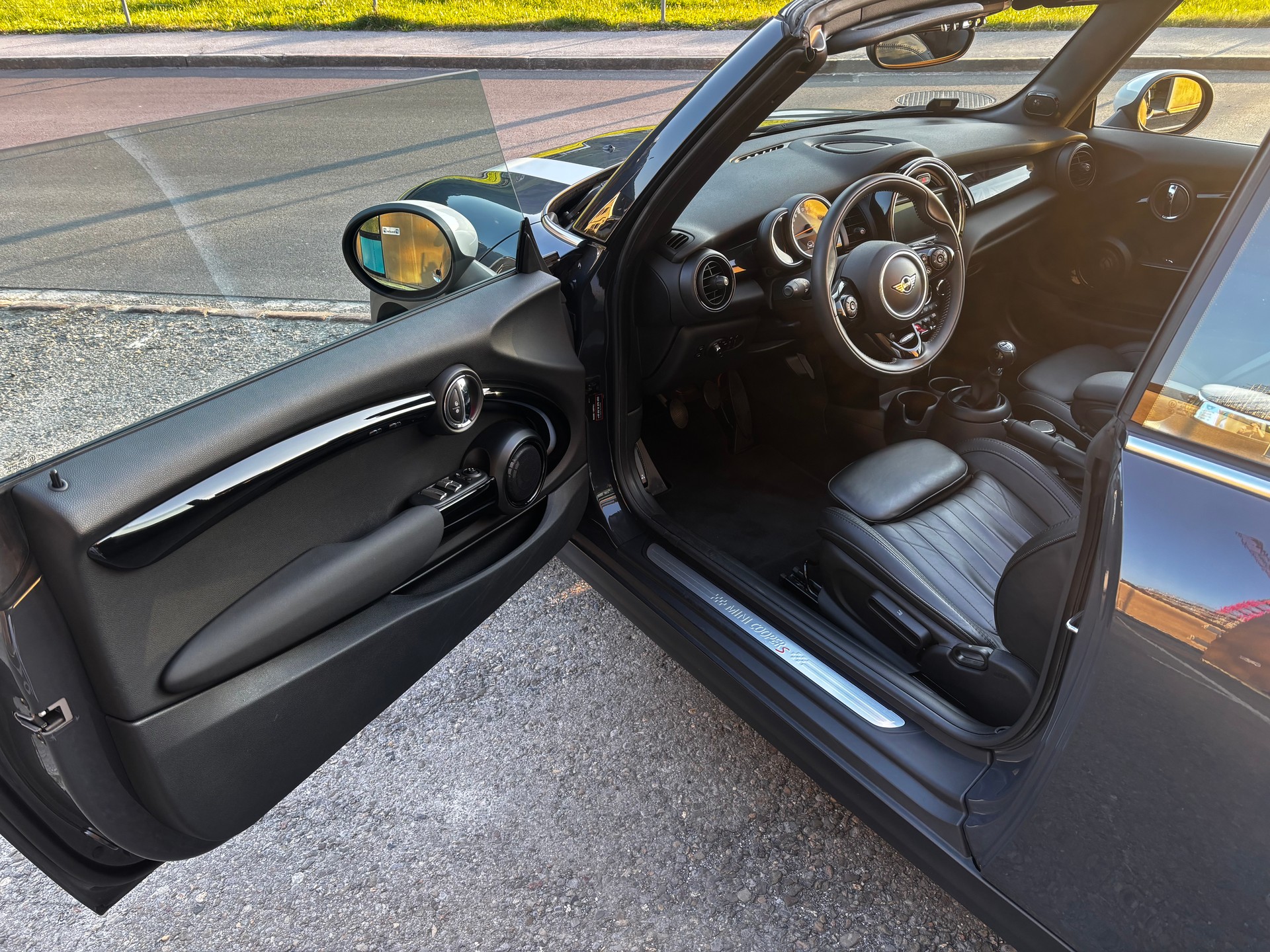 MINI Cooper S Cabriolet-image-5