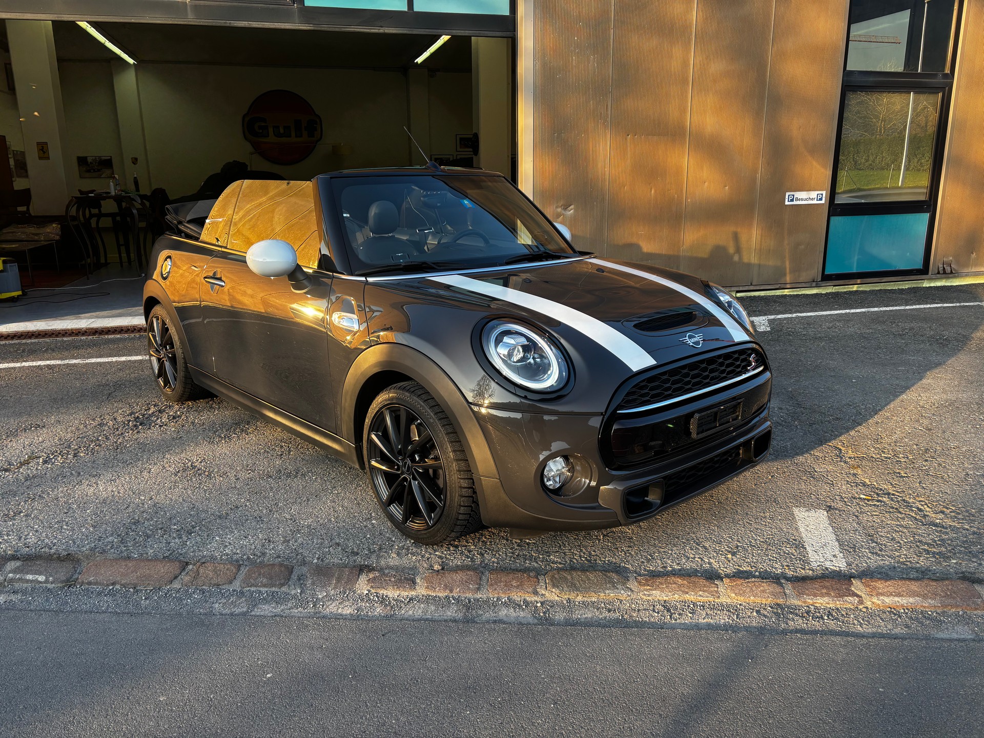 MINI Cooper S Cabriolet-image-1