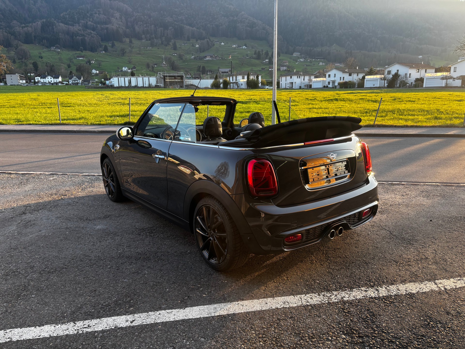 MINI Cooper S Cabriolet-image-2