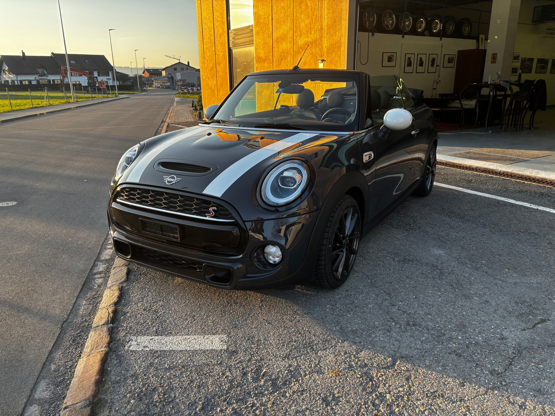 MINI Cooper S Cabriolet-image-0