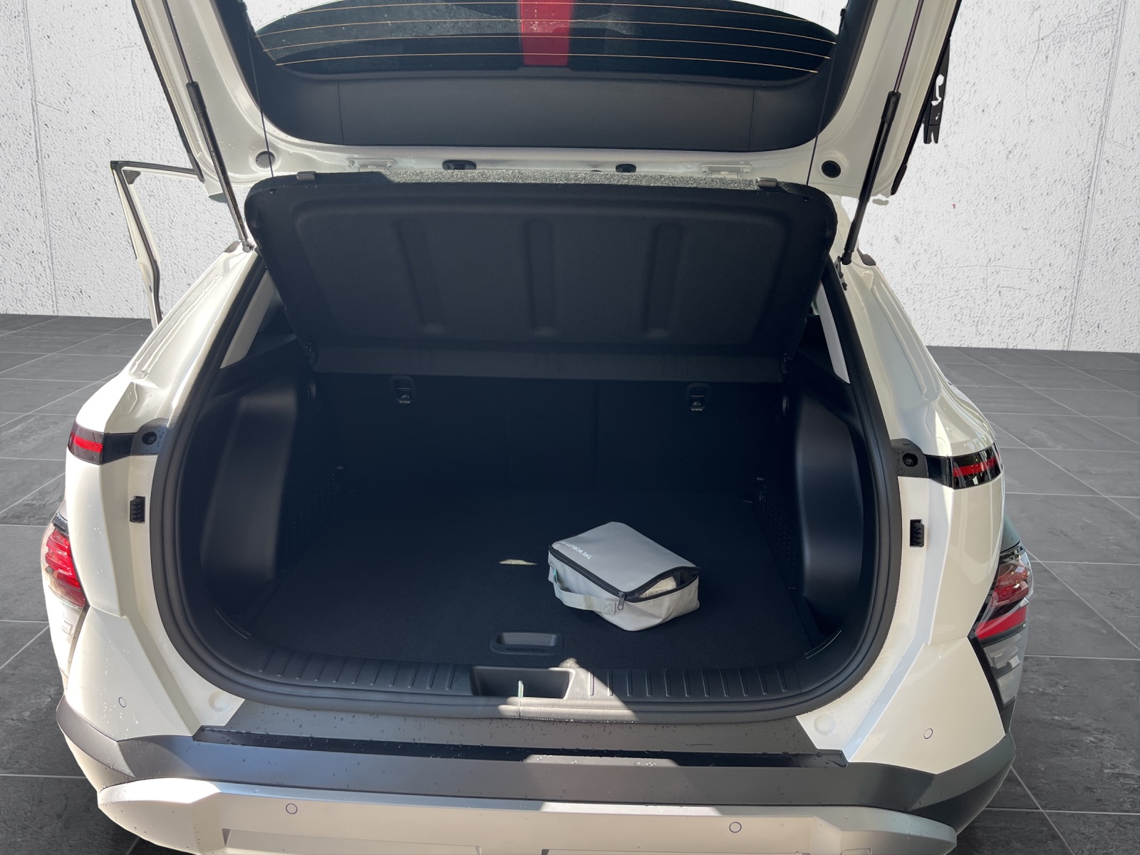 HYUNDAI Kona 1.6 GDi HEV Amplia DCT-image-13