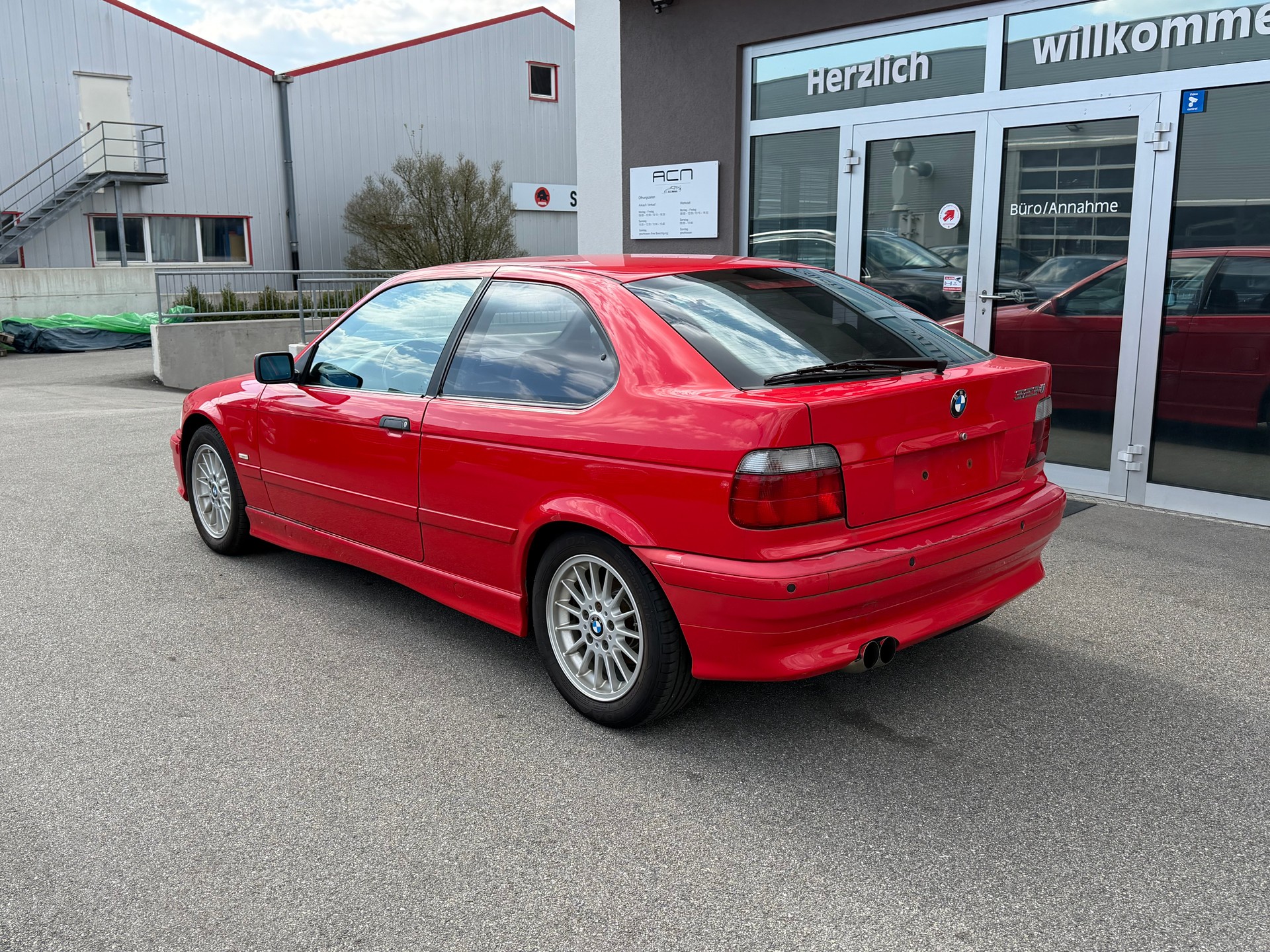 BMW 323ti Compact Sport-image-4