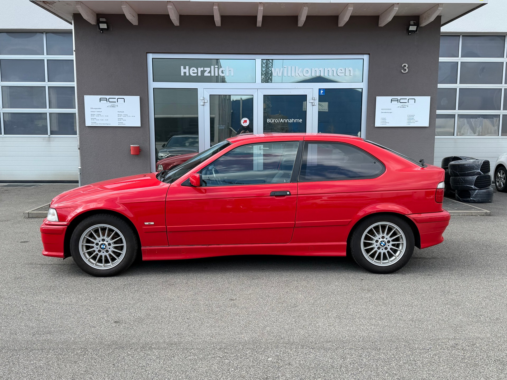 BMW 323ti Compact Sport-showroom-element-3