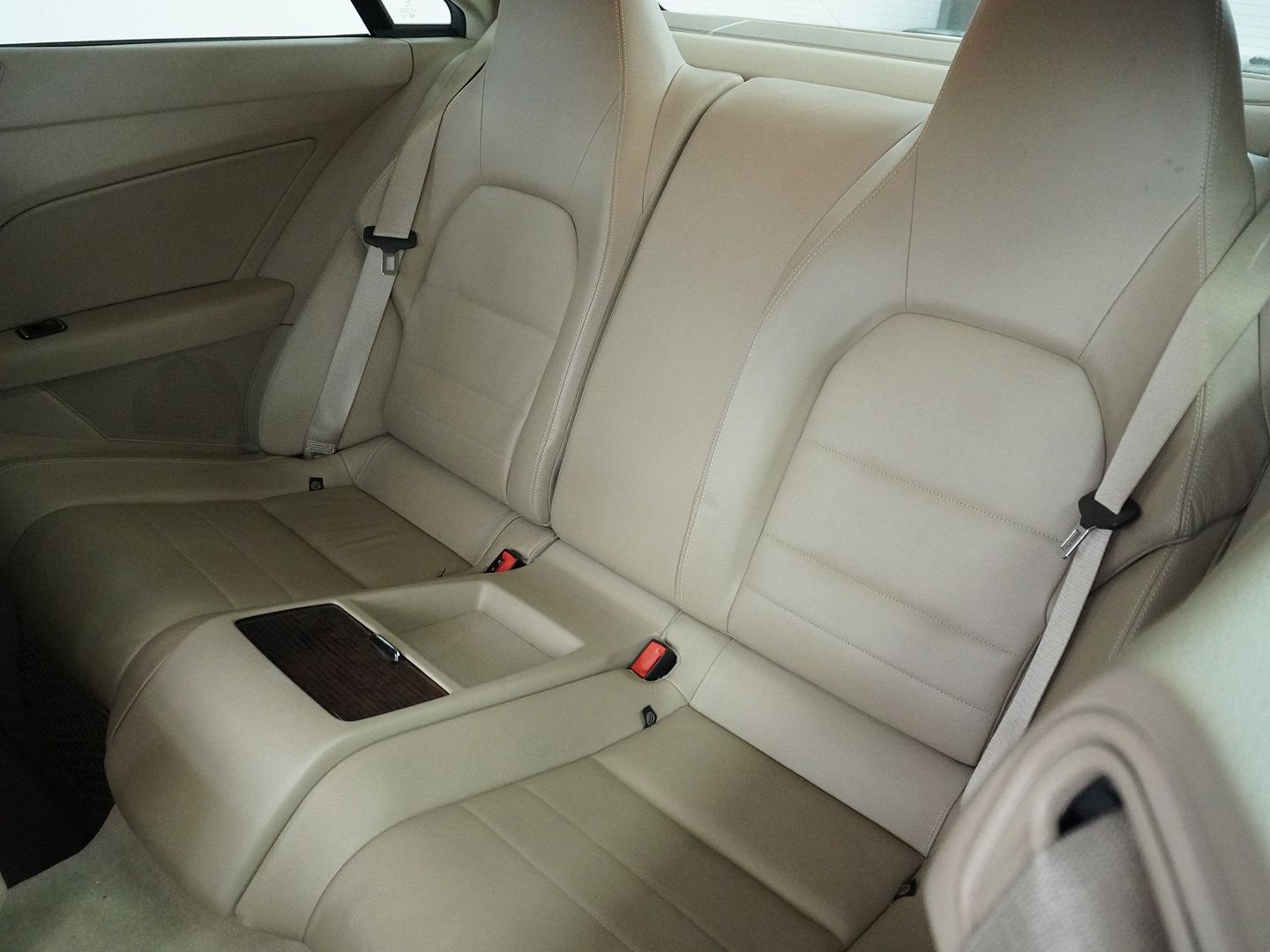 MERCEDES-BENZ E 350 CGI BlueEfficiency 7G-Tronic-image-4