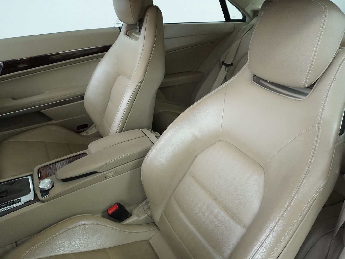 MERCEDES-BENZ E 350 CGI BlueEfficiency 7G-Tronic-image-3