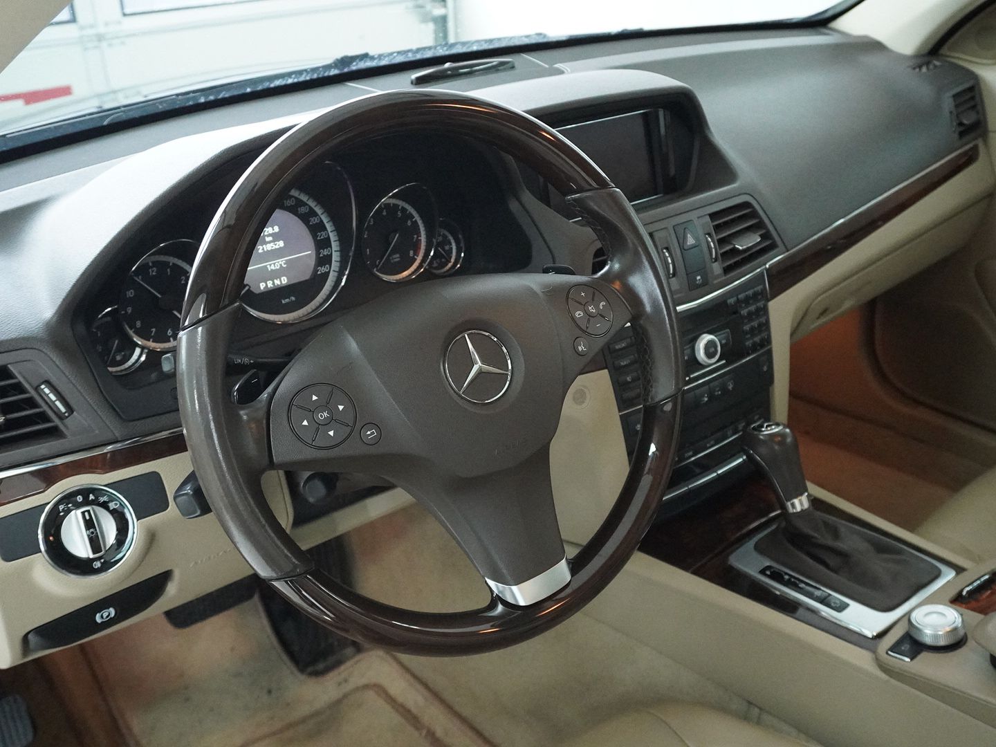 MERCEDES-BENZ E 350 CGI BlueEfficiency 7G-Tronic-image-2