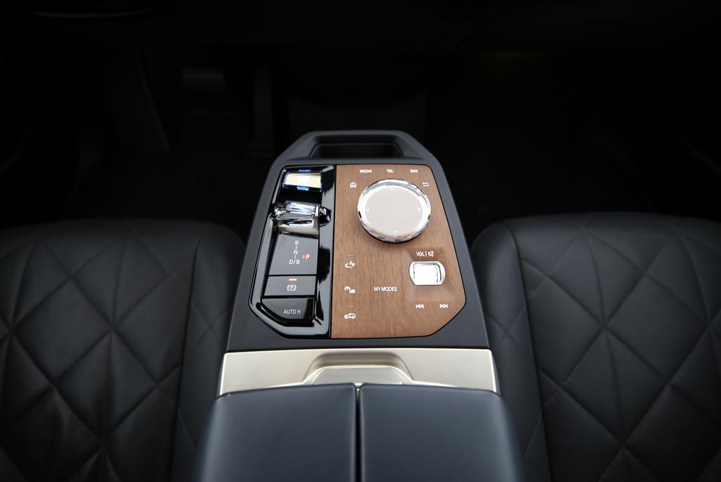 BMW iX M60-image-10
