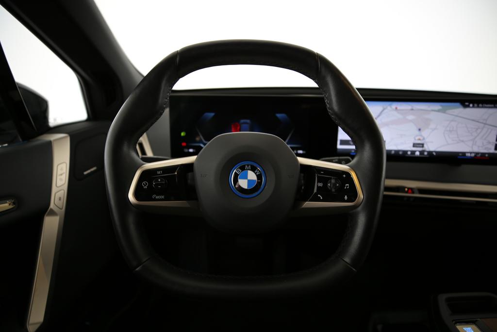 BMW iX M60-image-4