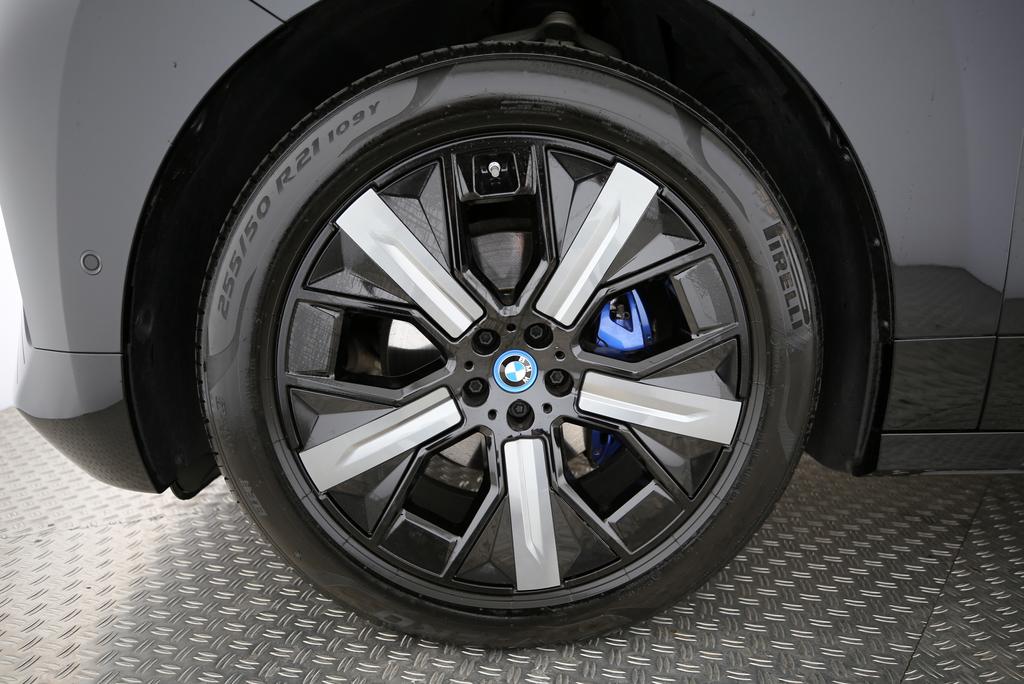 BMW iX M60-image-18
