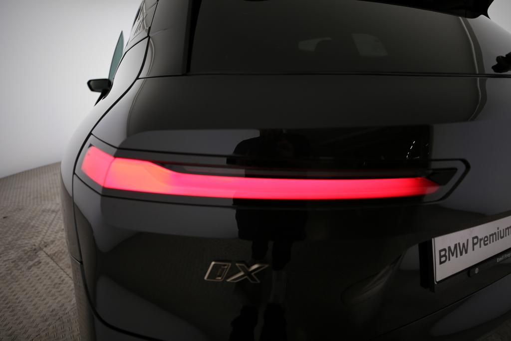 BMW iX M60-image-16