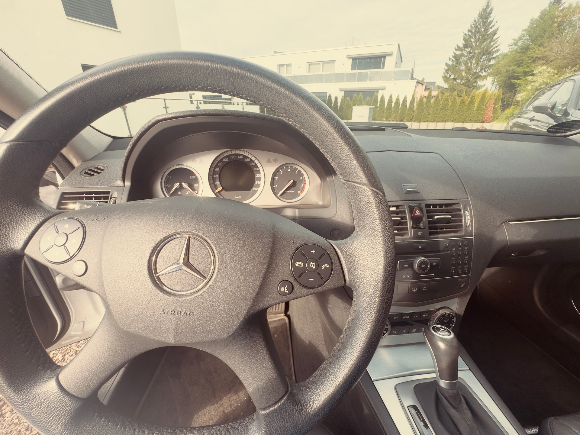 MERCEDES-BENZ C 300-image-5