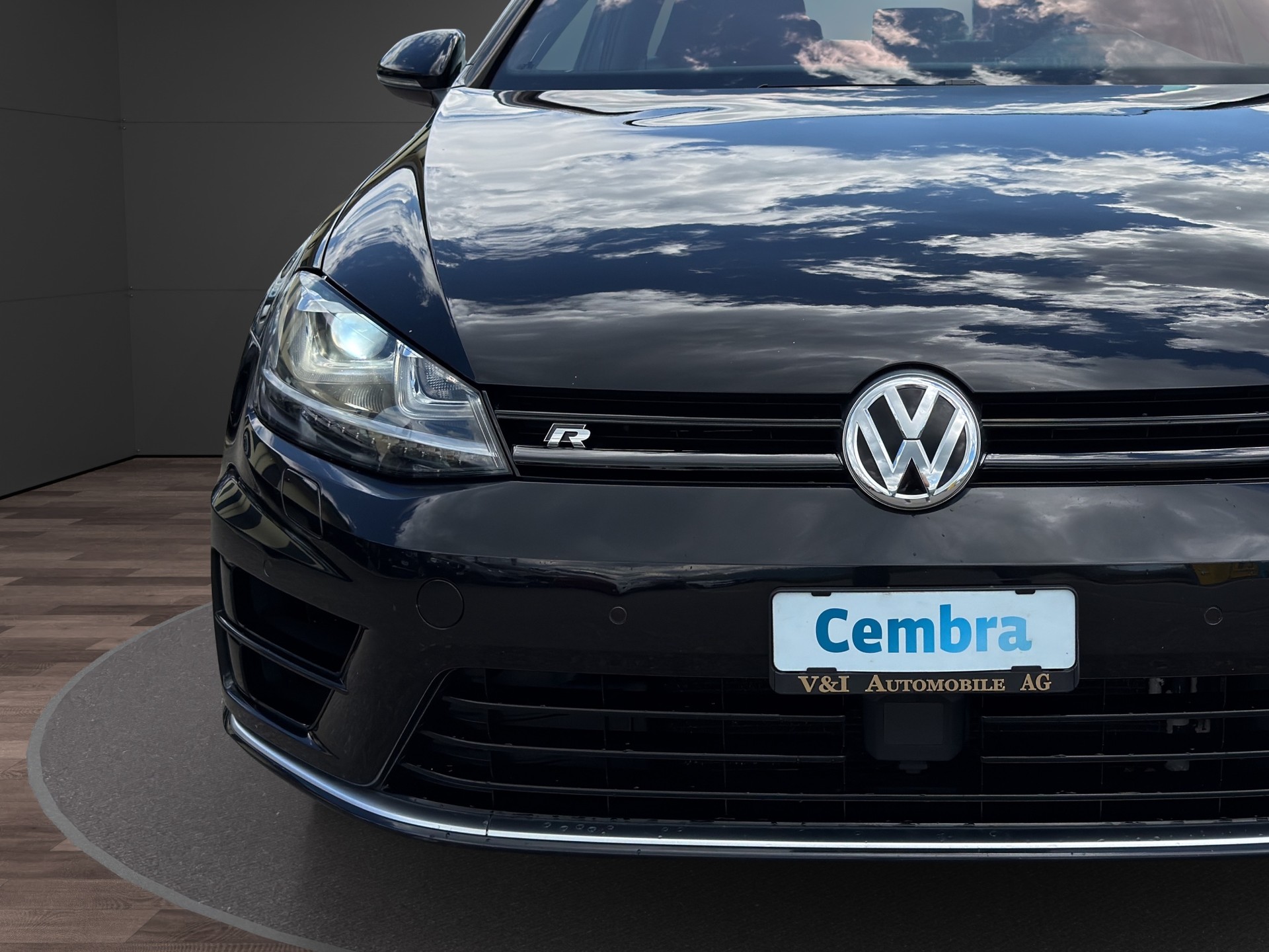 VW Golf 2.0 TSI R 4Motion DSG-image-8