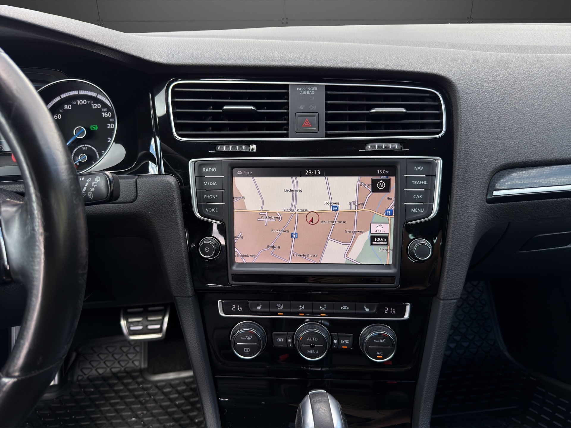 VW Golf 2.0 TSI R 4Motion DSG-image-14