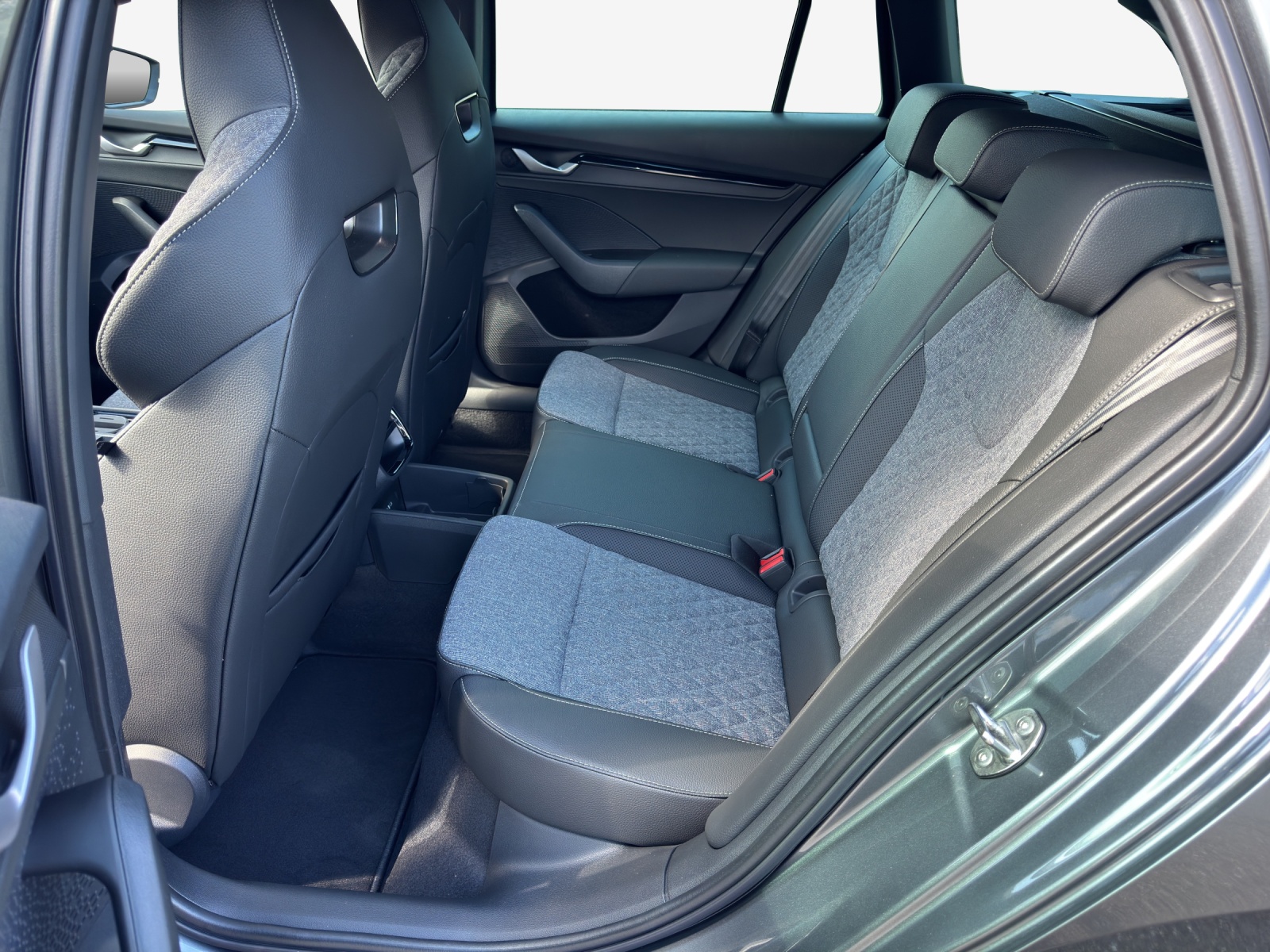 SKODA Octavia Sportline Dynamic-image-11