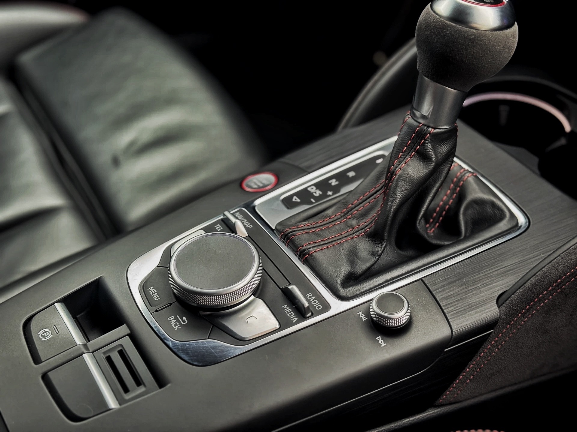 AUDI RS3 Limousine 2.5 TSI quattro S-tronic-image-29