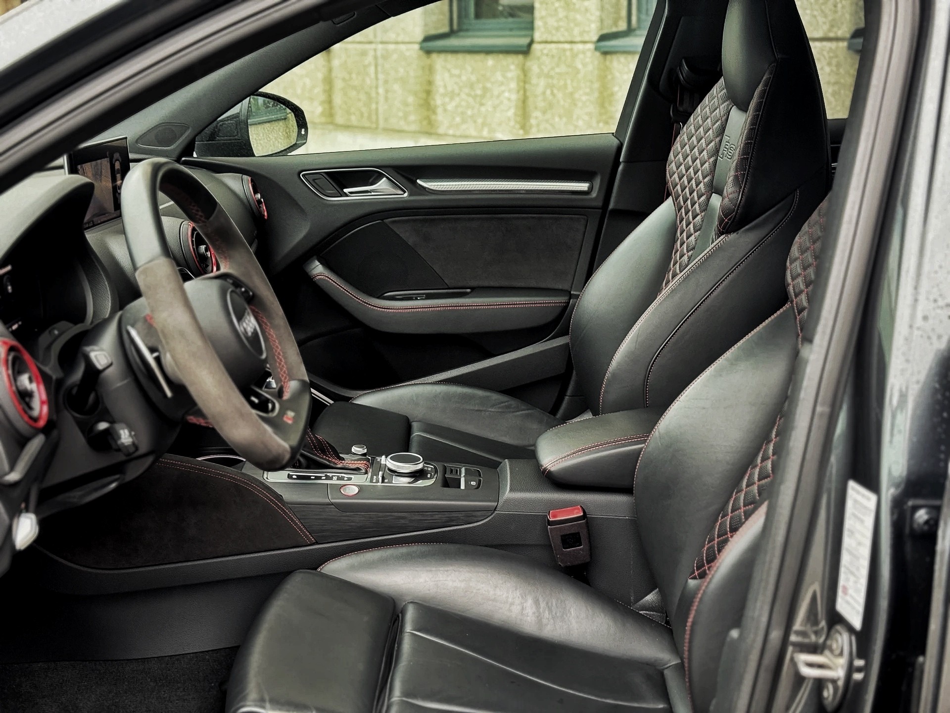 AUDI RS3 Limousine 2.5 TSI quattro S-tronic-image-15