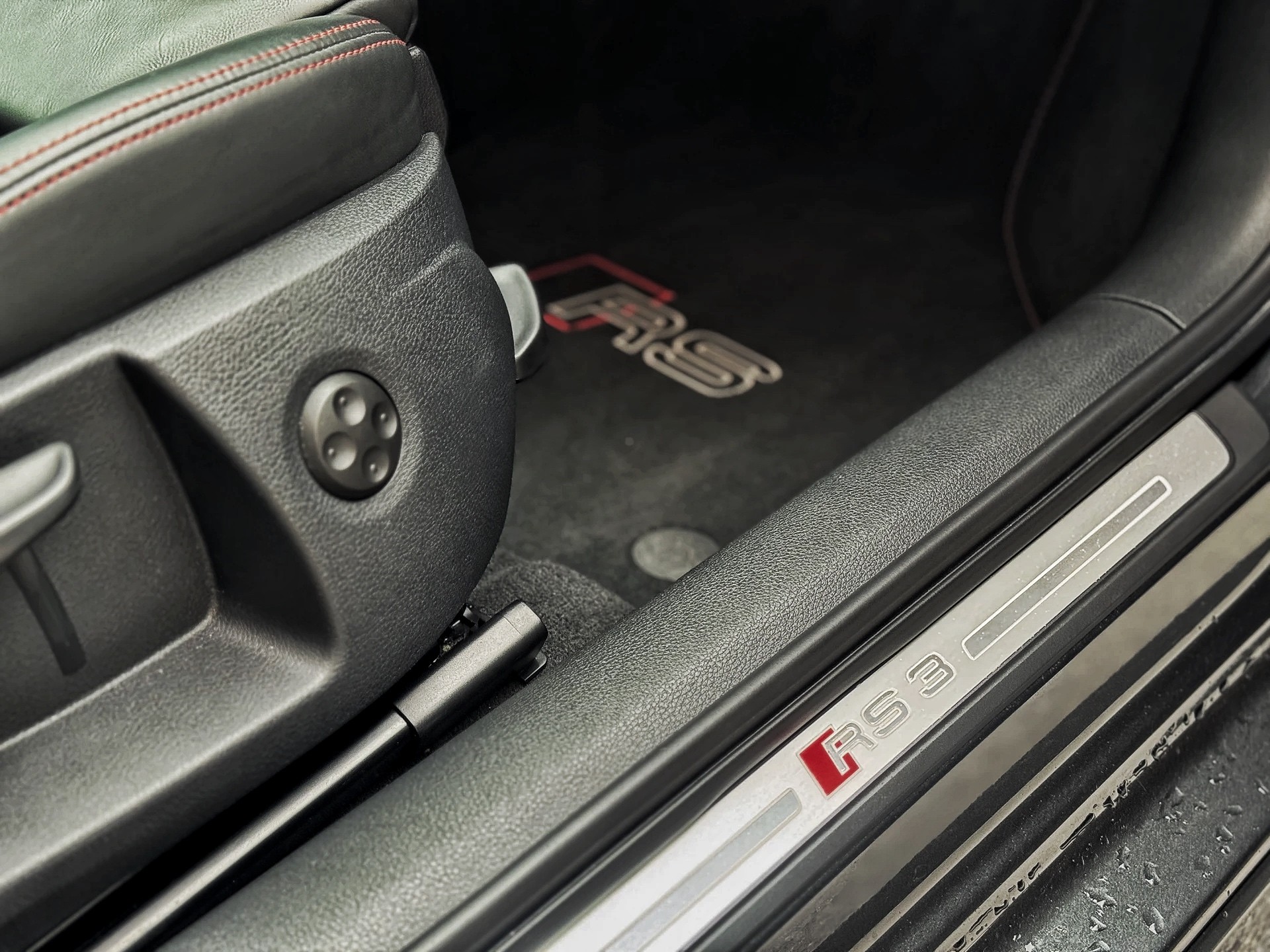 AUDI RS3 Limousine 2.5 TSI quattro S-tronic-image-25