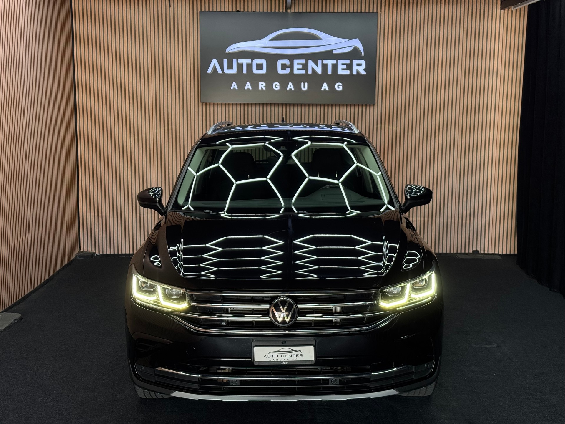 VW Tiguan 2.0 TDI SCR Elegance DSG | 1 Jahr Garantie | Facelift | *ab CHF 229.-/ Monat*-image-1