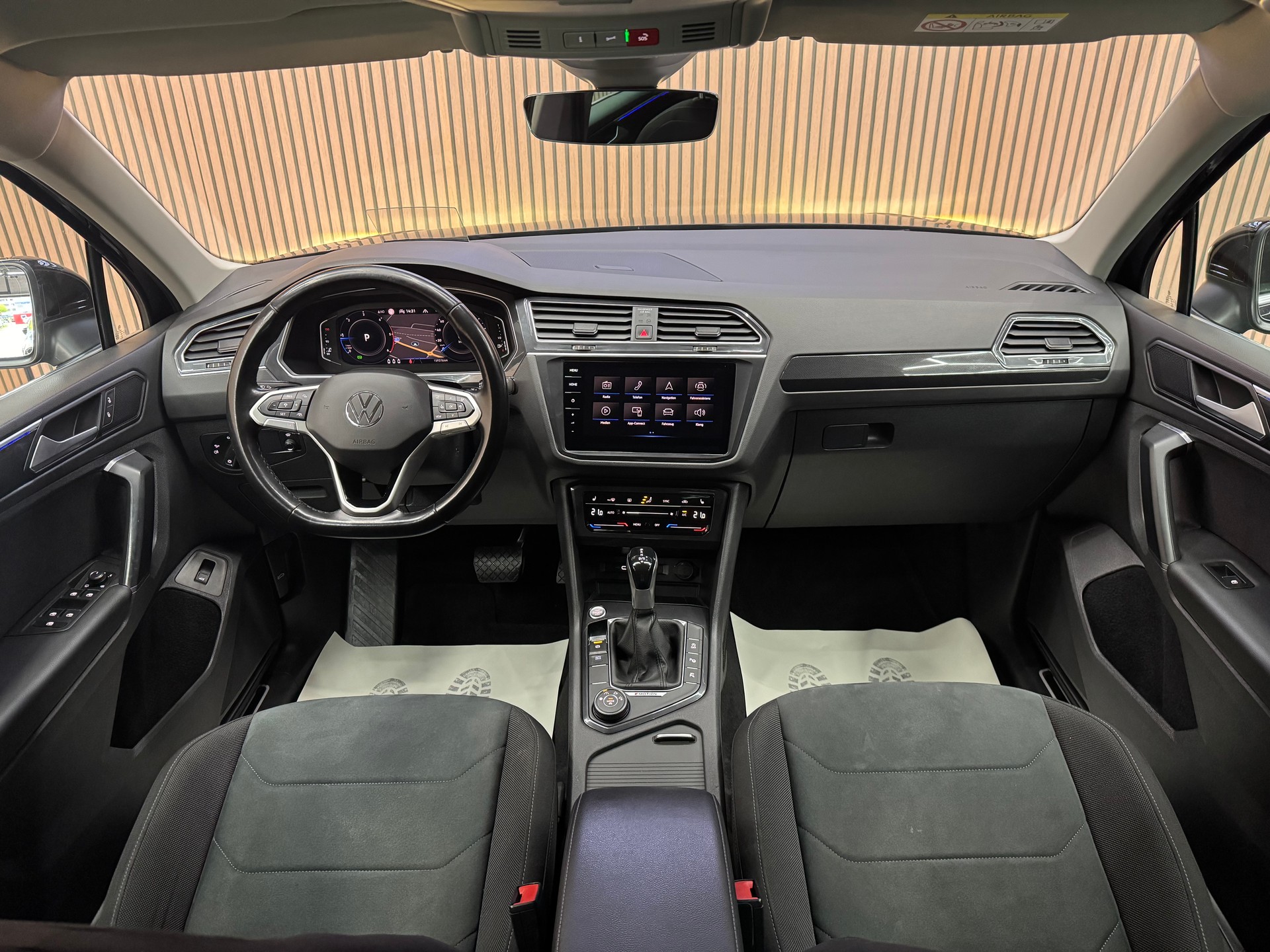 VW Tiguan 2.0 TDI SCR Elegance DSG | 1 Jahr Garantie | Facelift | *ab CHF 229.-/ Monat*-image-14