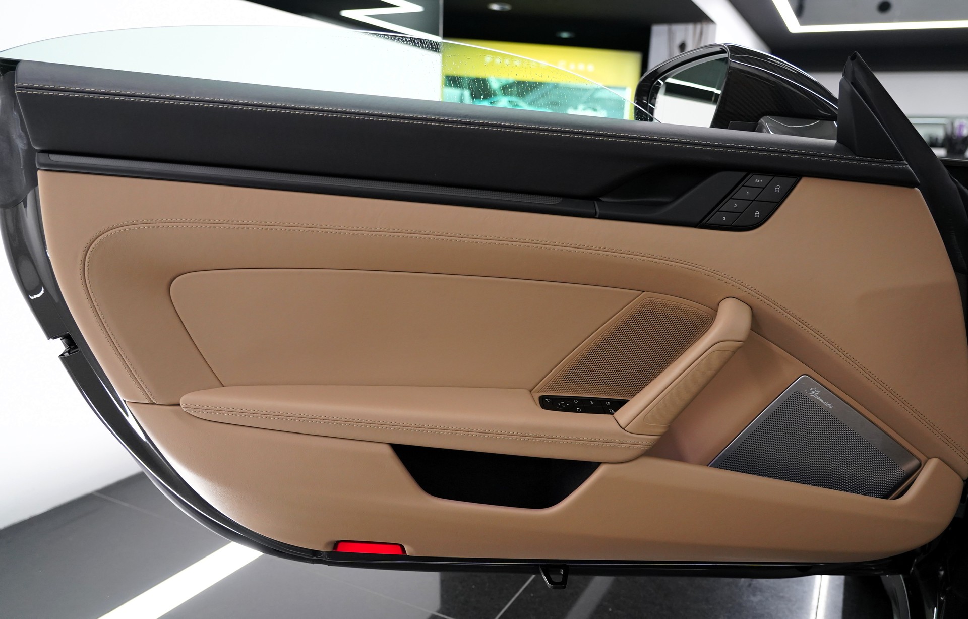 PORSCHE 911 Carrera 4 GTS Cabr.-image-9