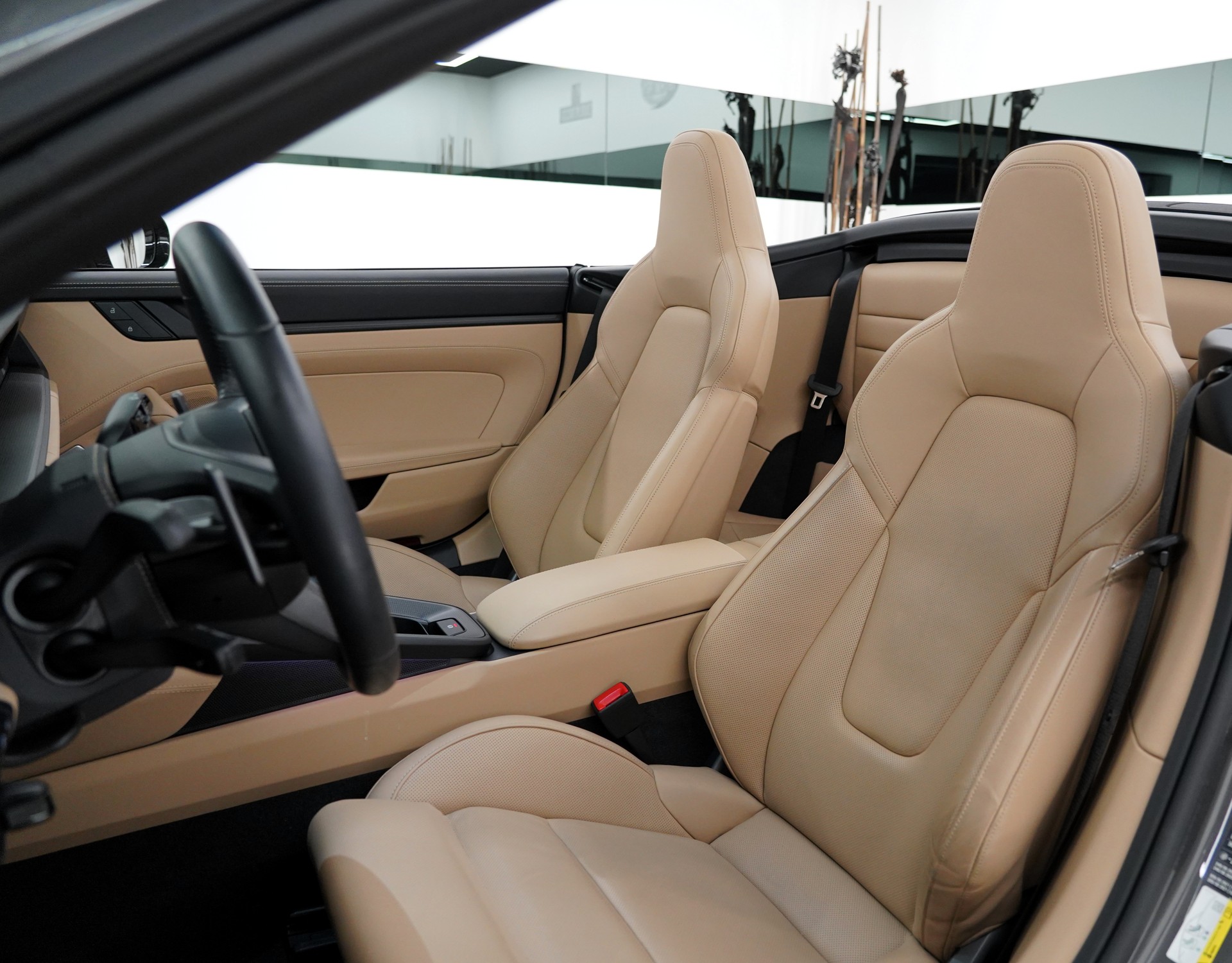 PORSCHE 911 Carrera 4 GTS Cabr.-image-8