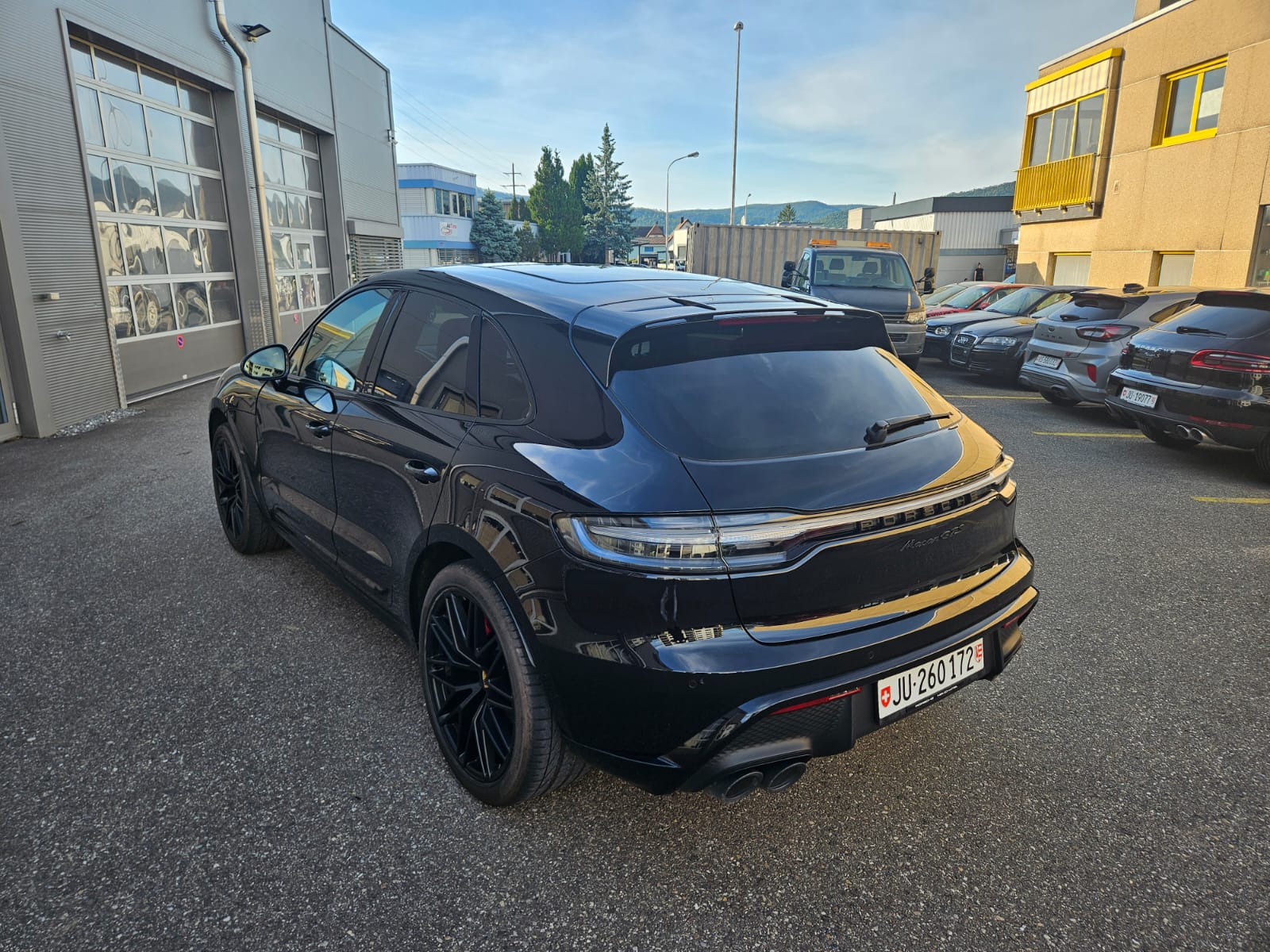 PORSCHE Macan GTS-image-1