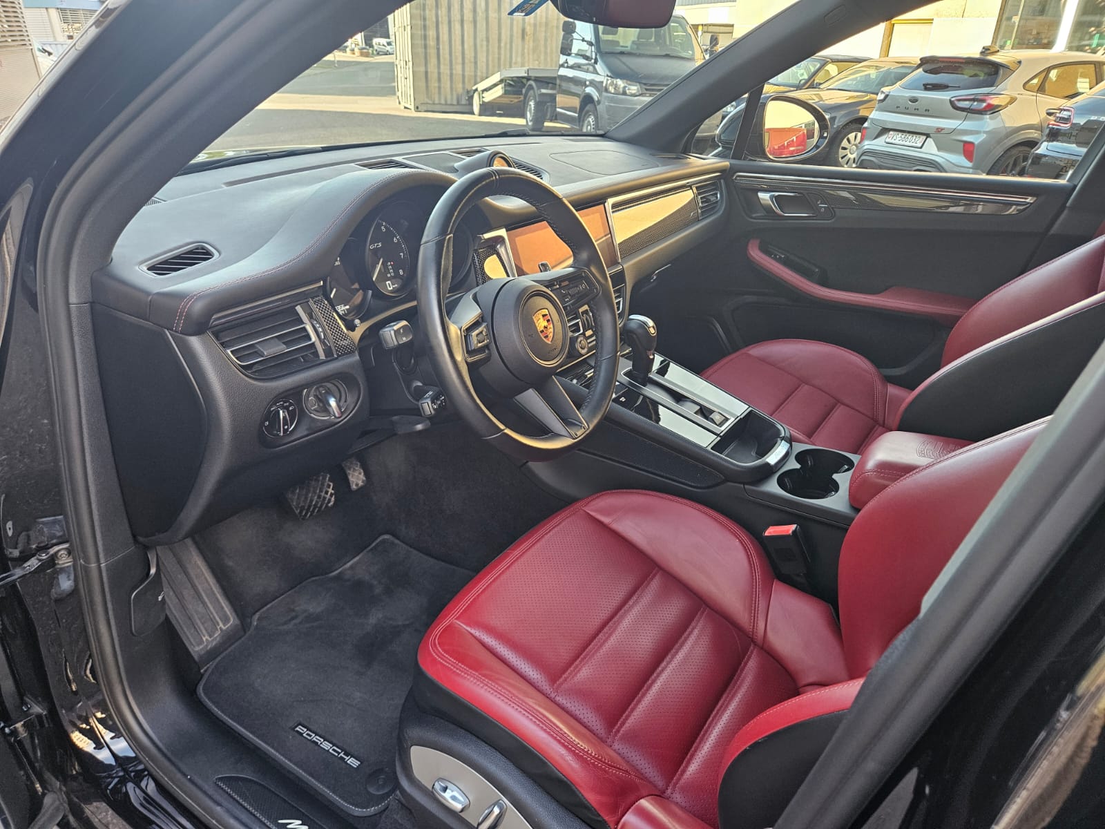 PORSCHE Macan GTS-image-2