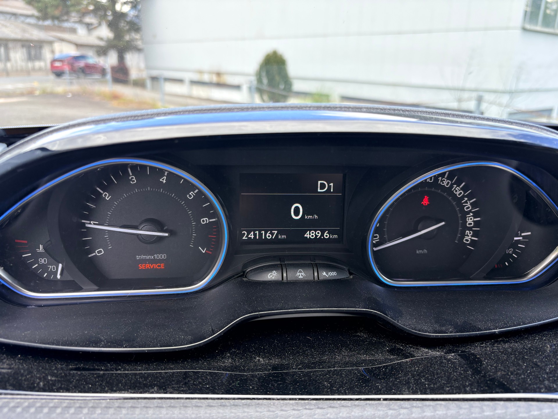 PEUGEOT 2008 1.2 PureTech Allure EAT6-image-8
