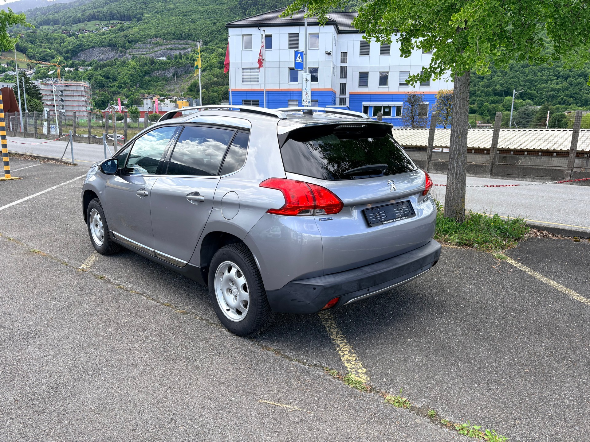 PEUGEOT 2008 1.2 PureTech Allure EAT6-image-3