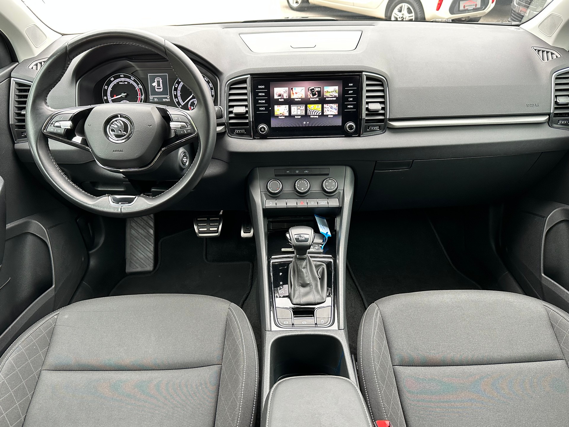 SKODA Karoq 1.5 TSI ACT Ambition DSG-image-12