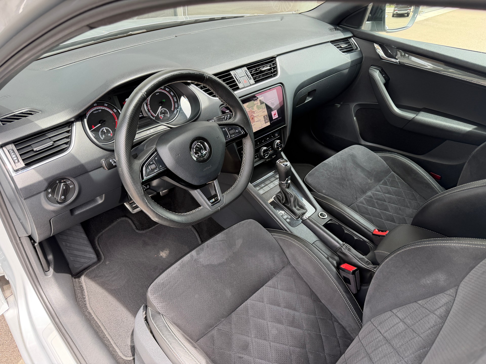 SKODA Octavia Combi 2.0 TSI RS DSG-image-10