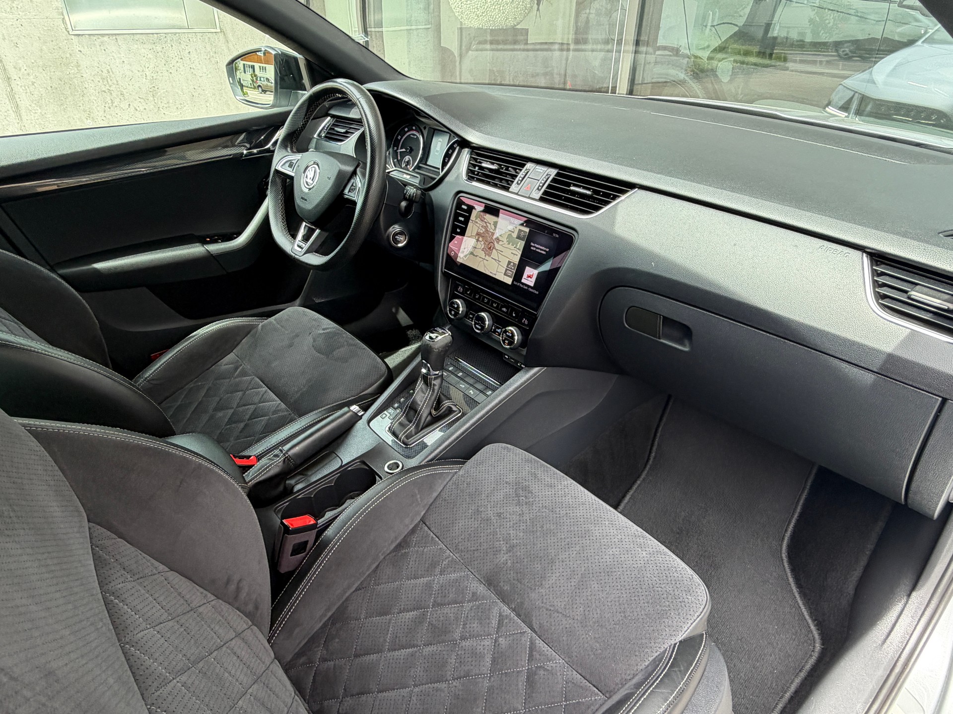 SKODA Octavia Combi 2.0 TSI RS DSG-image-19